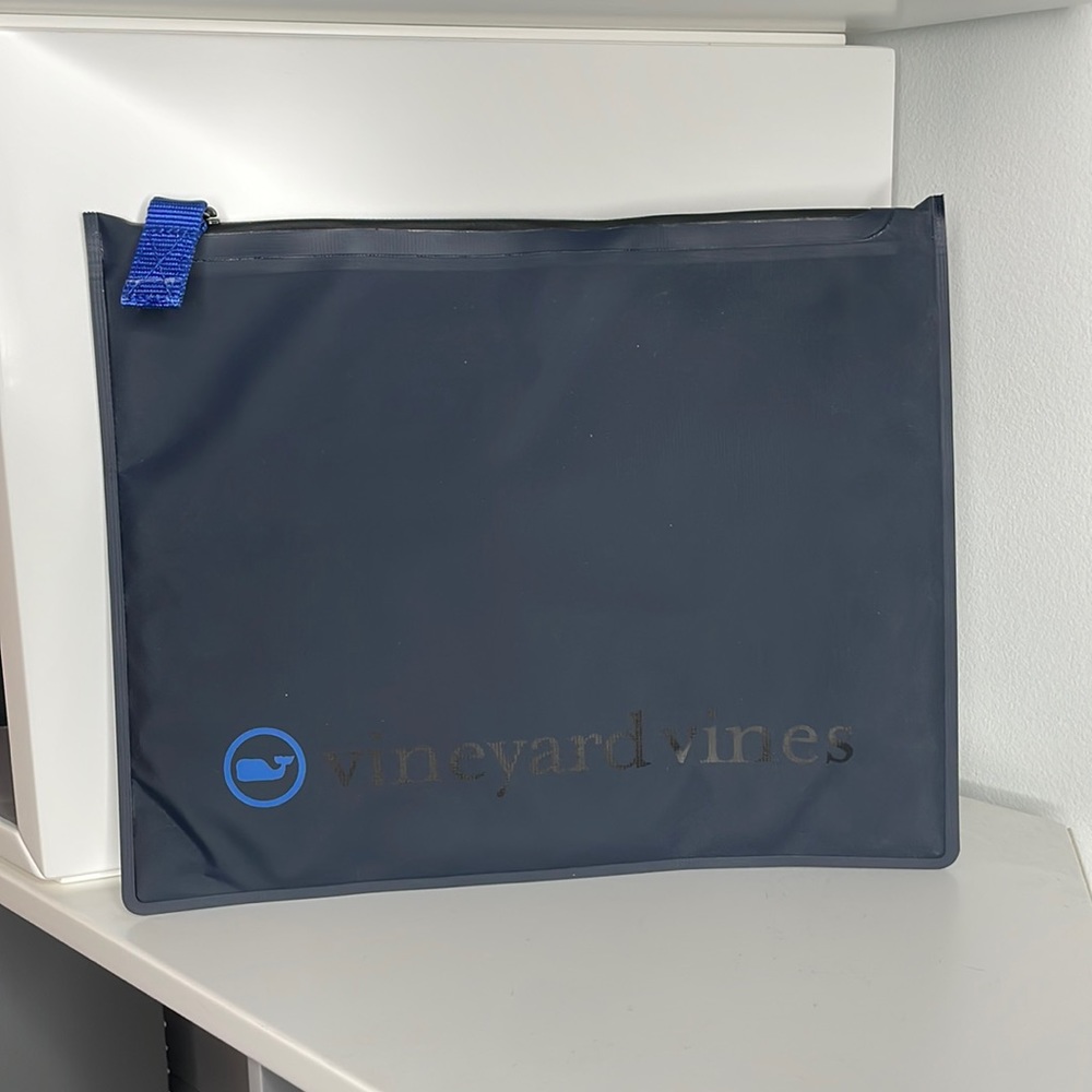 Vineyard Vines Swimsuit Bag